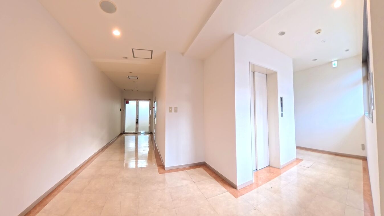 2階エレベーターホール