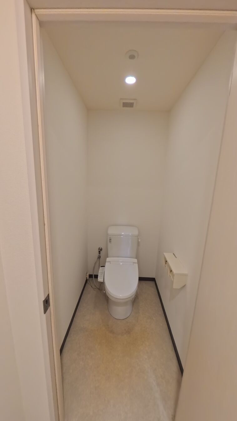 温水洗浄便座付きトイレ